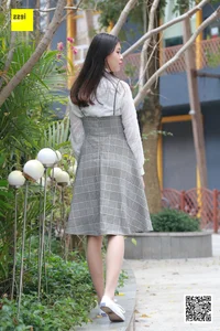 Casual Elegance: IESS Sixiangjia 264 Featuring Model Qiqi in Nude Stockings and Traditional Cloth Shoes - image 37