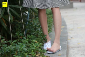 Casual Elegance: IESS Sixiangjia 264 Featuring Model Qiqi in Nude Stockings and Traditional Cloth Shoes - image 27