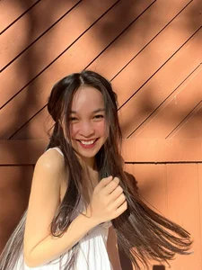 Hien Thuc’s Timeless Charm: Iconic Singer Shares Nostalgic Photos from Three Decades Ago - image 2