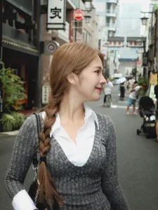 The Rise of the Pedagogy Student Influencer: Captivating Hearts with Pure and Natural Beauty - image 3