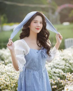 The Rise of the Pedagogy Student Influencer: Captivating Hearts with Pure and Natural Beauty - image 1