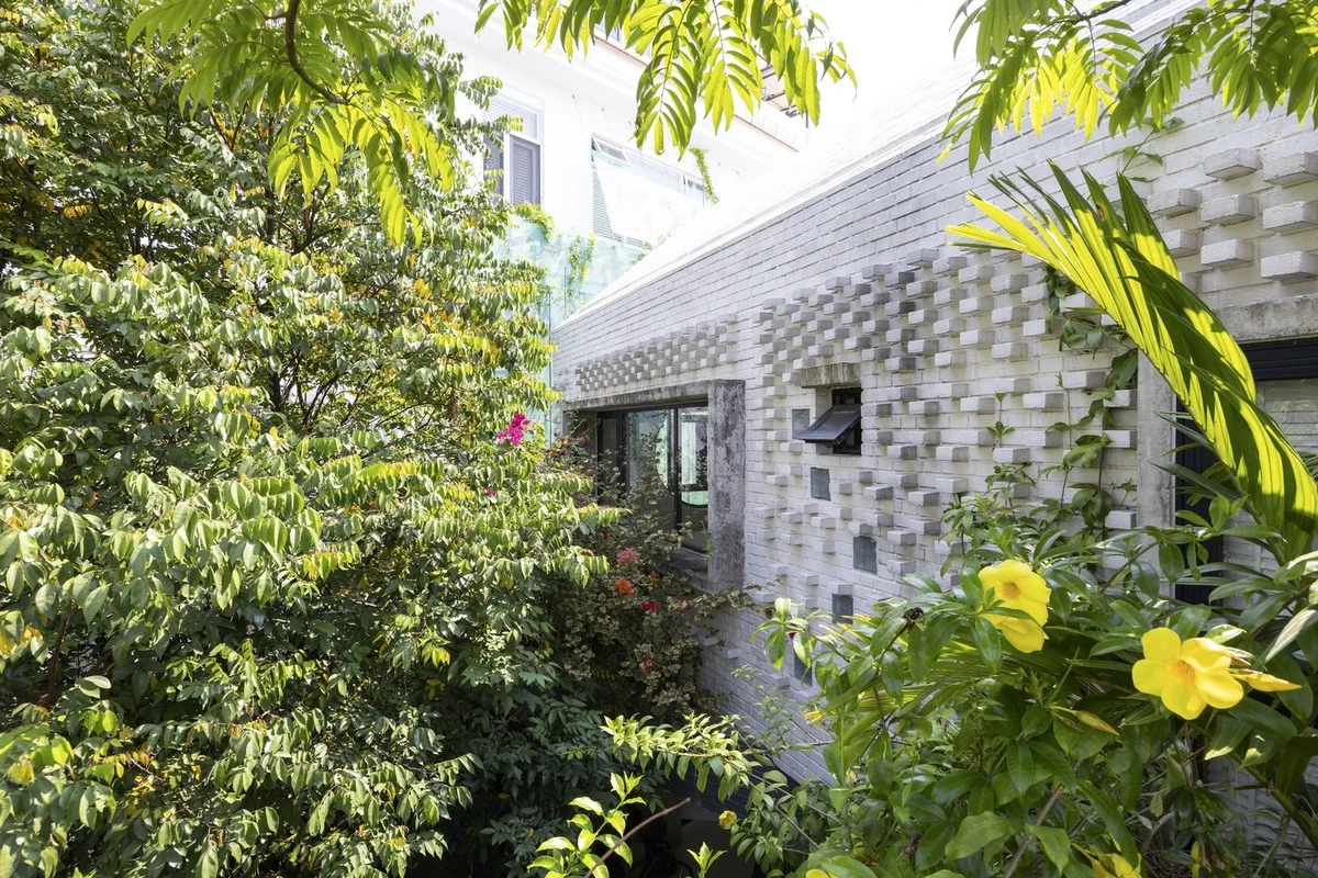 Stunning Twin Houses Architecture Nestled Within the Lush Forests of Da Nang