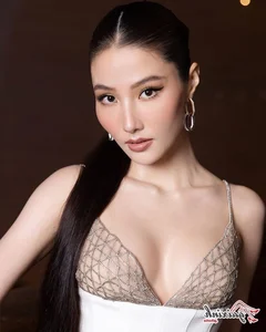Diem My 9x: Redefining Elegance and Sensuality in Her Latest Summer Photoshoot - image 37