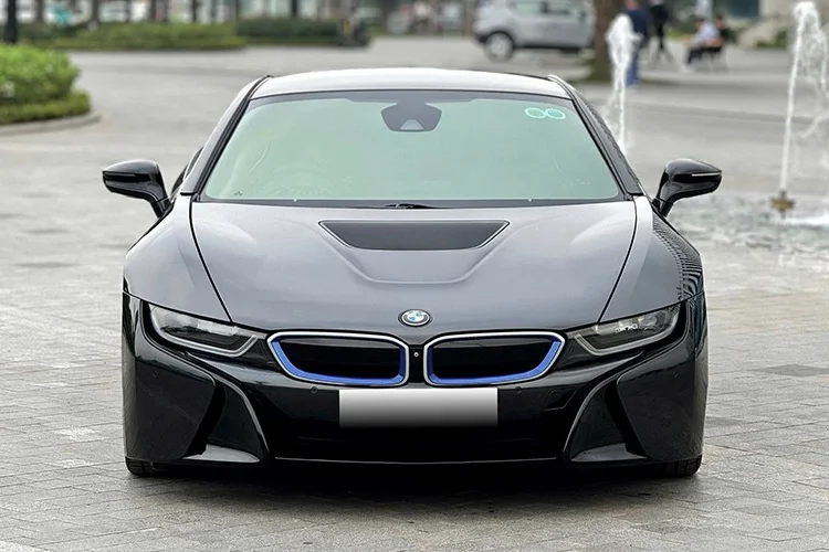 Is a Used BMW i8 Worth 2 Billion VND After 10 Years?