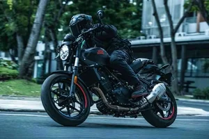 Royal Enfield Guerrilla 450 Apex 2026: New Performance Street Bike Launched in the UK - image 2