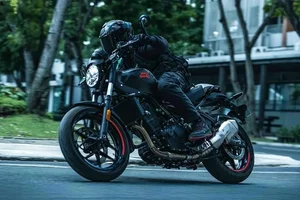 Royal Enfield Guerrilla 450 Apex 2026: New Performance Street Bike Launched in the UK - image 5