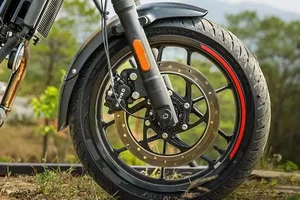 Royal Enfield Guerrilla 450 Apex 2026: New Performance Street Bike Launched in the UK - image 6