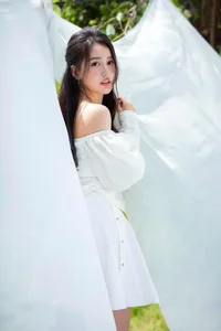 Miss Vietnam Mai Phuong Thuy Celebrates Birthday Alongside Actress Thanh Huong's Elegant Fashion Moments - image 4