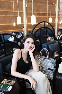 Miss Vietnam Mai Phuong Thuy Celebrates Birthday Alongside Actress Thanh Huong's Elegant Fashion Moments - image 6