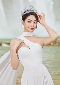 Miss Vietnam Mai Phuong Thuy Celebrates Birthday Alongside Actress Thanh Huong's Elegant Fashion Moments - image 7
