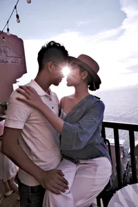 Football Star Phan Van Duc and Wife Vo Nhat Linh Share Romantic Moments in New Viral Photos - image 6