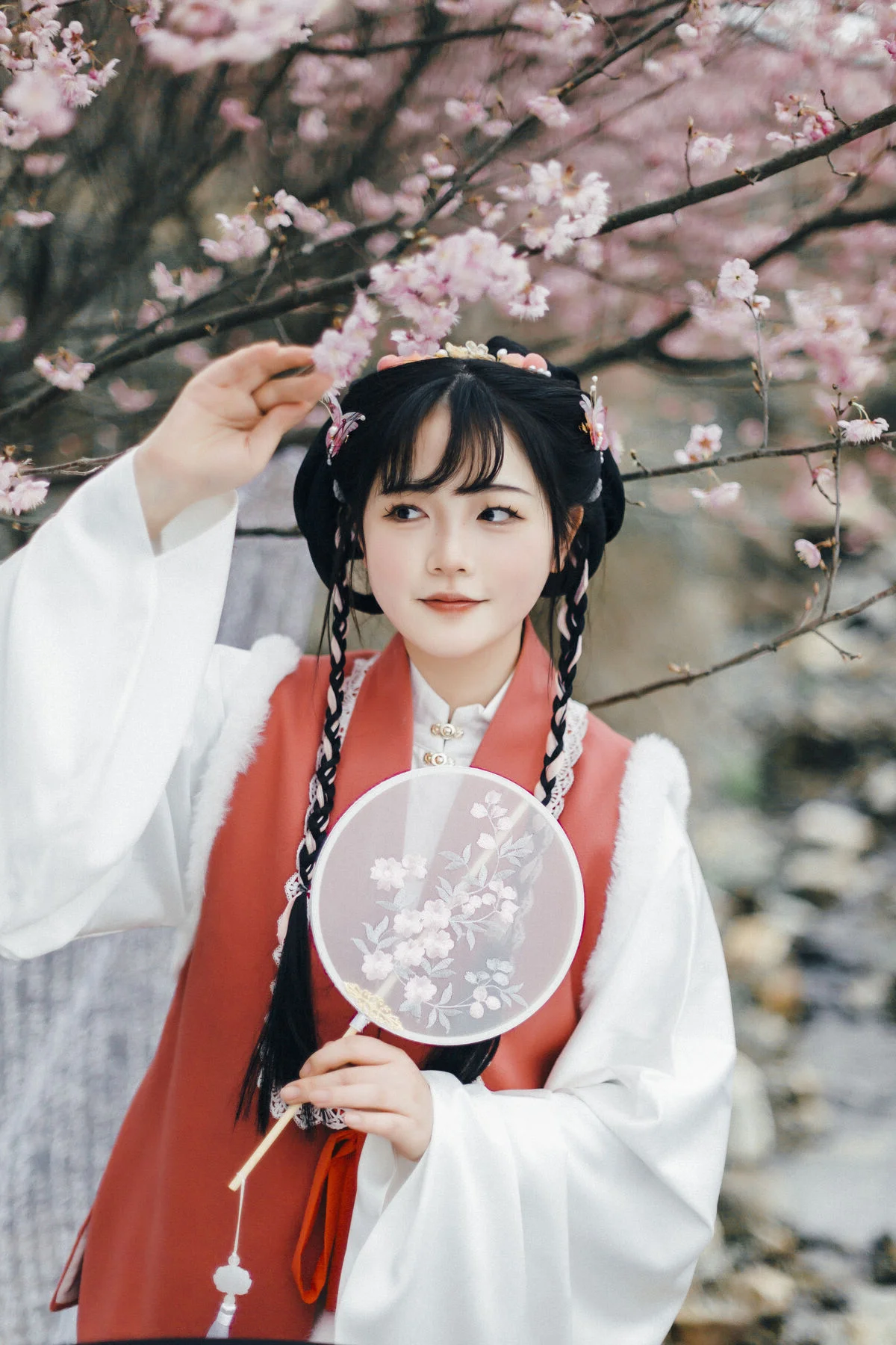 Nature's Muse: Qi Qi Ry's Serene Escape in YiTuYu Art Language Vol. 9037