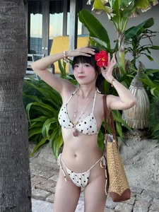FAPtv Star Thúy Kiều Sets the Internet Ablaze with Stunning New Beachwear Photos - image 7