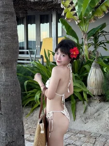 FAPtv Star Thúy Kiều Sets the Internet Ablaze with Stunning New Beachwear Photos - image 0