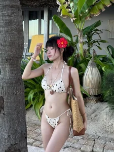 FAPtv Star Thúy Kiều Sets the Internet Ablaze with Stunning New Beachwear Photos - image 2