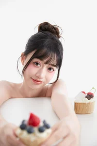 Captivating Visuals: Bo Luo Bao in YiTuYu Art Language Vol.7930 - image 17
