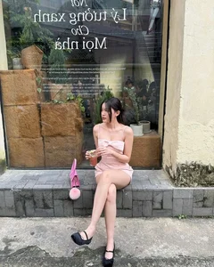 HIEUTHUHAI's Girlfriend Stuns in Traditional Yếm Halter Top: A Modern Take on Vietnamese Heritage Fashion - image 5