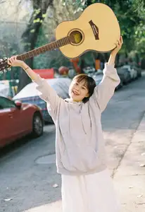 Discover Xin Yue's Captivating Youthful Charm with Guitar in the YiTuYu Vol.8587 Collection. - image 4