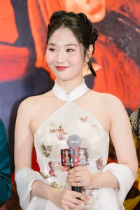 Midu Captivates at the Den Am Hon Horror Movie Premiere - image 5