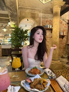 Discover the Stunning Bikini Gallery of Volleyball Icon Đặng Thu Huyền: A Blend of Sport and Glamour - image 3