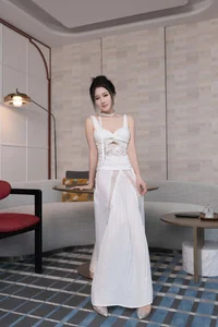 Elegant Fashion Portraiture: Yu Zi Jiang Fish in XiuRen No.10911 – A Stunning Aesthetic Photography Collection for Modern Style Inspiration - image 4