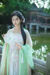 YiTuYu Art Language Vol.7300 Featuring Model Leng Ku Wang Ye Series - image 0