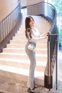 Dan Dan Bao's Elegant Staircase Pose - XiuRen No.10450 Fashion - image 13