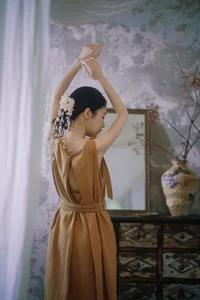 Chasing the Golden Hour: A Retro Visual Journey with Yi Zhi You Zi’s Art Language - image 1
