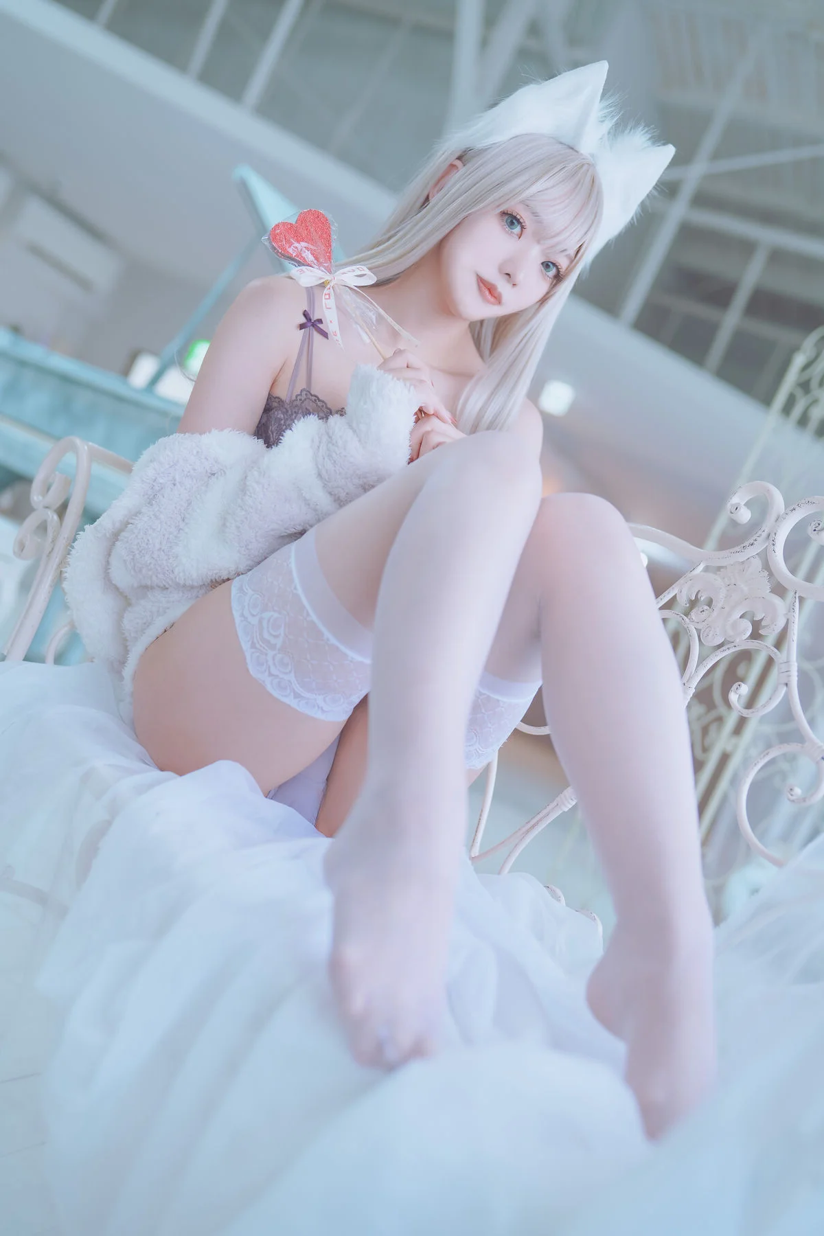 Coser Kurotia Kuro: Sweet Charm in Pure KEMOMIMI WHITE Lingerie (56P)
