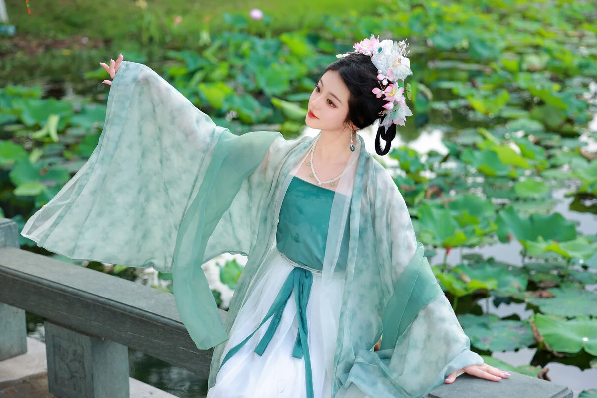 Art Language Vol.7419: Exploring the Unique Style and Visual Charm of Bu Ke Ai De He He Miao in YiTuYu Gallery
