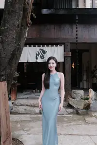 Elegant Halter Dress Style: Captivating Feminine Beauty in Every Glance - image 0