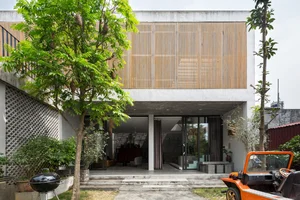 Modern Concrete Architecture: Exploring a Unique Sun-Drenched Home in Hanoi - image 2