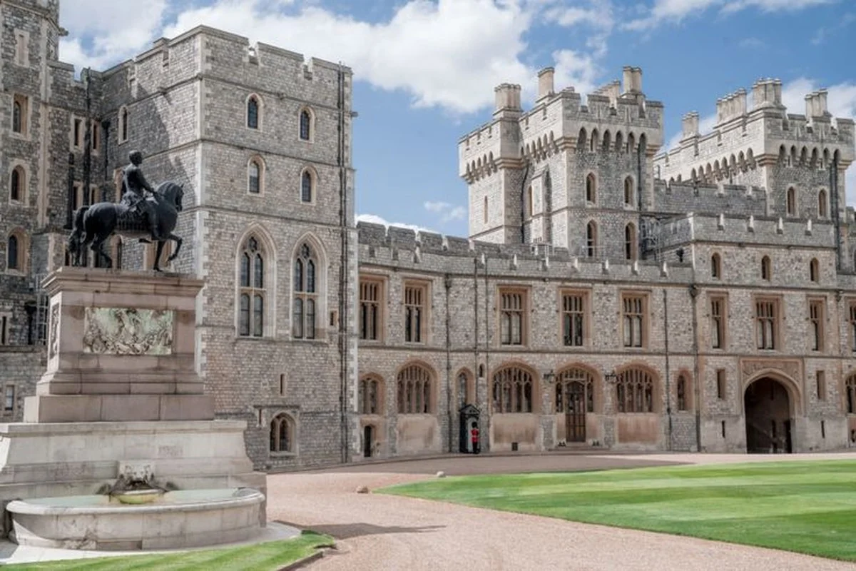 Explore the 15 Most Impressive Ancient Castles Around the World: A Journey Through History and Architecture