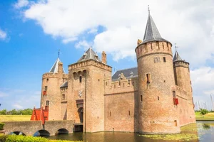 Explore the 15 Most Impressive Ancient Castles Around the World: A Journey Through History and Architecture - image 8