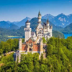 Explore the 15 Most Impressive Ancient Castles Around the World: A Journey Through History and Architecture - image 2