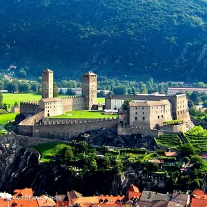 Explore the 15 Most Impressive Ancient Castles Around the World: A Journey Through History and Architecture - image 9