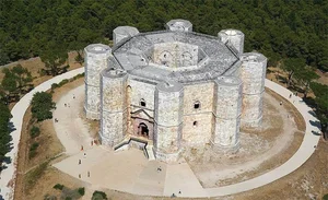 Explore the 15 Most Impressive Ancient Castles Around the World: A Journey Through History and Architecture - image 13