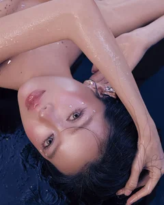 Influencer Do Yen Dan Captivates in Enchanting Mermaid-Inspired Photoshoot - image 2