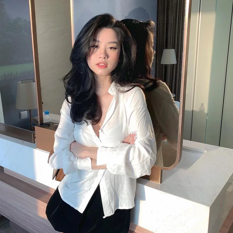 Grocery Store Influencer Stuns in Unique Patterned Bikini: A Social Media Sensation