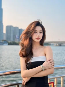 Grocery Store Influencer Stuns in Unique Patterned Bikini: A Social Media Sensation - image 8
