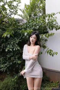 Tang An Qi: Serene Beauty Amidst Nature in XiuRen Photo Set No.10662 - image 10