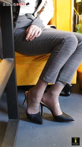 IESS Model Gege Vol. 132: Elegant Grey Silk Stocking Photography Collection - image 52
