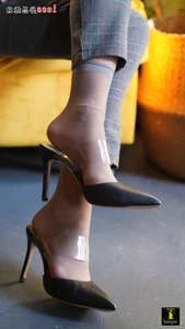 IESS Model Gege Vol. 132: Elegant Grey Silk Stocking Photography Collection - image 65