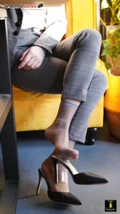 IESS Model Gege Vol. 132: Elegant Grey Silk Stocking Photography Collection - image 27