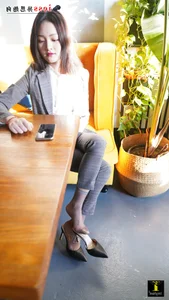 IESS Model Gege Vol. 132: Elegant Grey Silk Stocking Photography Collection - image 10