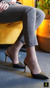 IESS Model Gege Vol. 132: Elegant Grey Silk Stocking Photography Collection - image 57