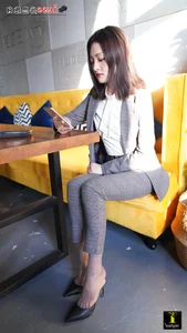 IESS Model Gege Vol. 132: Elegant Grey Silk Stocking Photography Collection - image 5