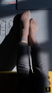 IESS Model Gege Vol. 132: Elegant Grey Silk Stocking Photography Collection - image 33