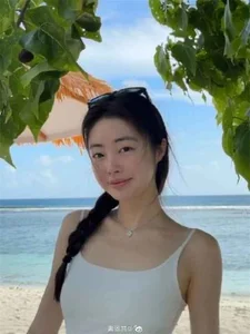 Chinese Influencer Goes Viral for Incredible Resemblance to BLACKPINK's Jennie - image 0