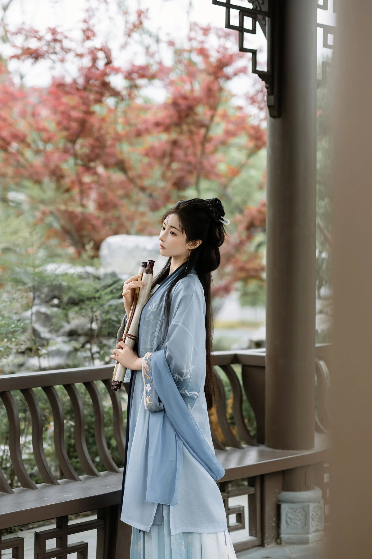 Serene Beauty: Shui Wei Qing Che in Art Language Vol.7251